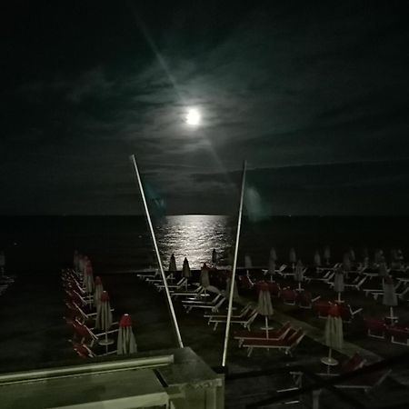 Appartamento Loano Climatizzato Mt 650 Dal Mare Exterior foto